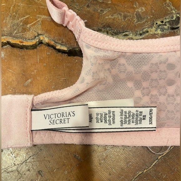 💓NWOT Victoria Secret Lace Bra💓 - Picture 3 of 4